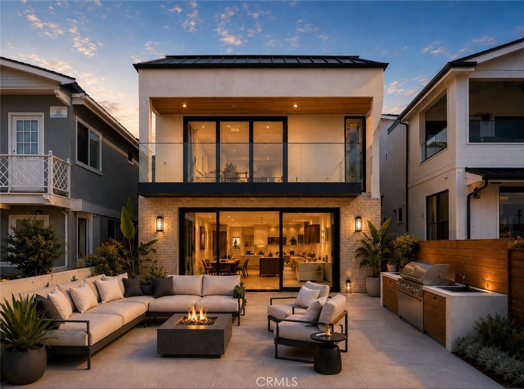 1123 E Balboa