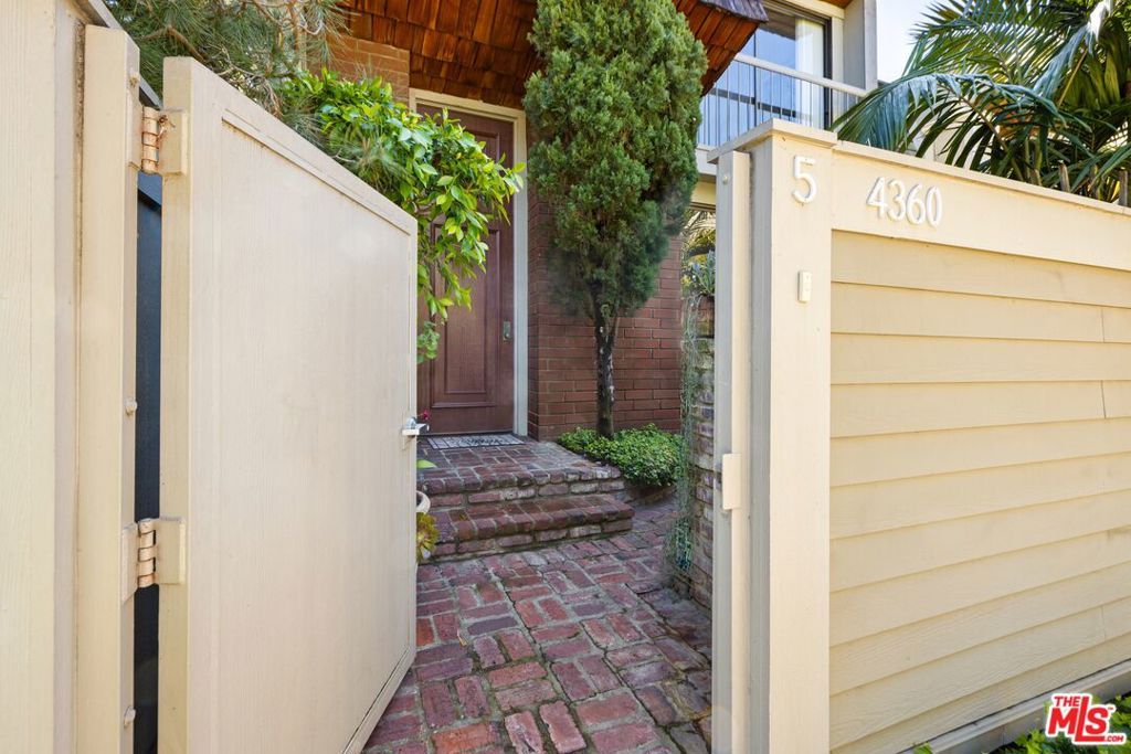 Photo of 4360 Glencoe Avenue #5, Marina Del Rey, CA 90292 (MLS # 26672447)