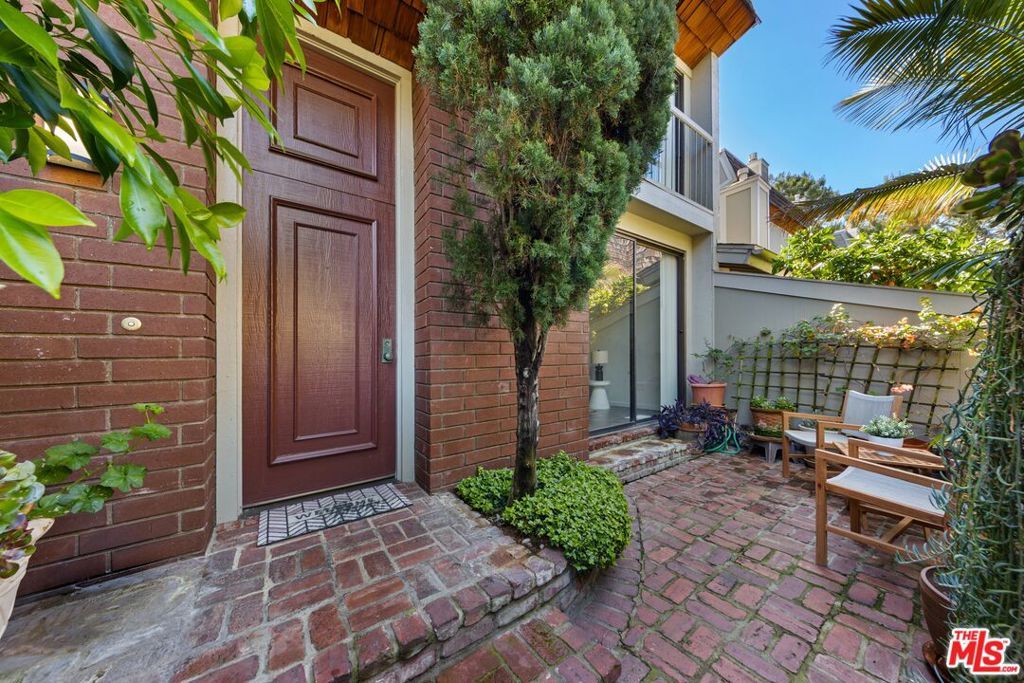 Photo of 4360 Glencoe Avenue #5, Marina Del Rey, CA 90292 (MLS # 26672447)