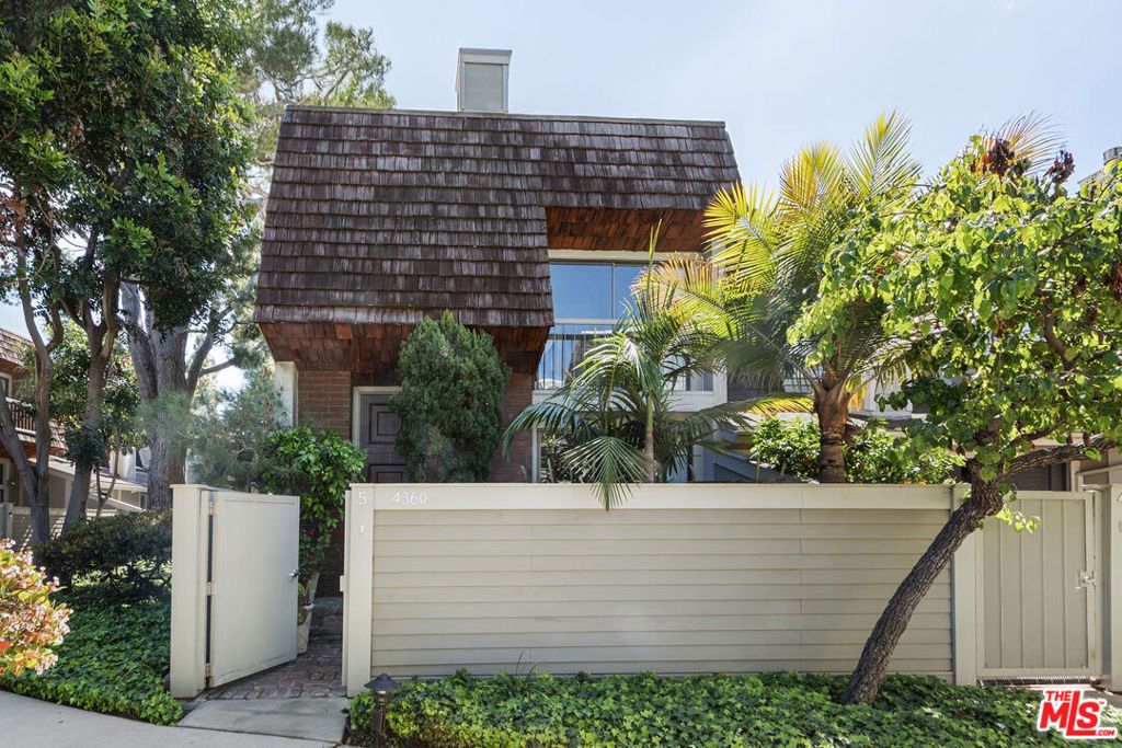 Photo of 4360 Glencoe Avenue #5, Marina Del Rey, CA 90292 (MLS # 26672447)