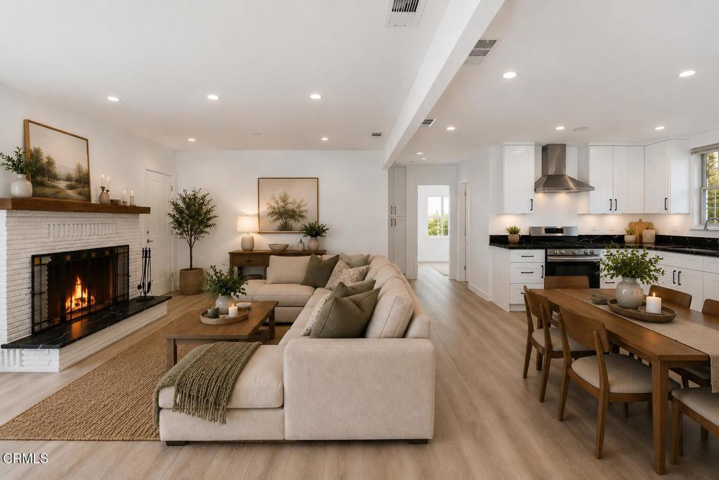 15113 Calle Los Elegantes