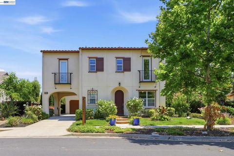 Photo of 3294 Griffon St ST, Danville, CA 94506 (MLS # 41136807)