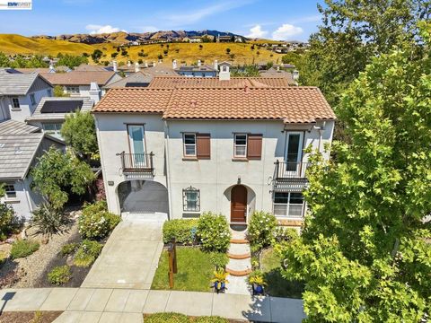Photo of 3294 Griffon St ST, Danville, CA 94506 (MLS # 41136807)