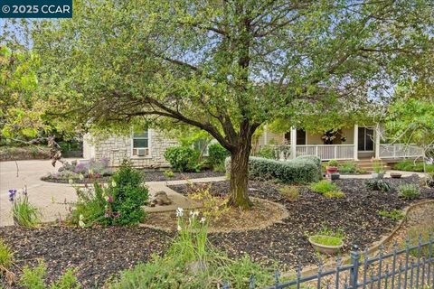 Photo of 1101 North Gate Road Rd, Walnut Creek, CA 94598 (MLS # 41105277)