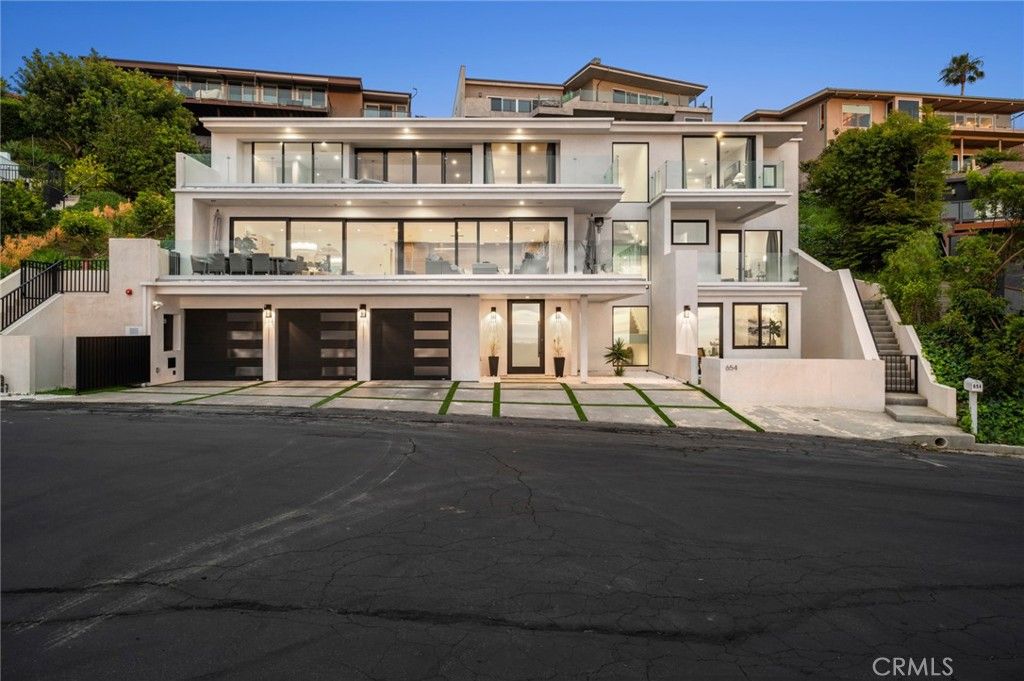 Photo of 654 Canyon View Drive, Laguna Beach, CA 92651 (MLS # OC26079149)