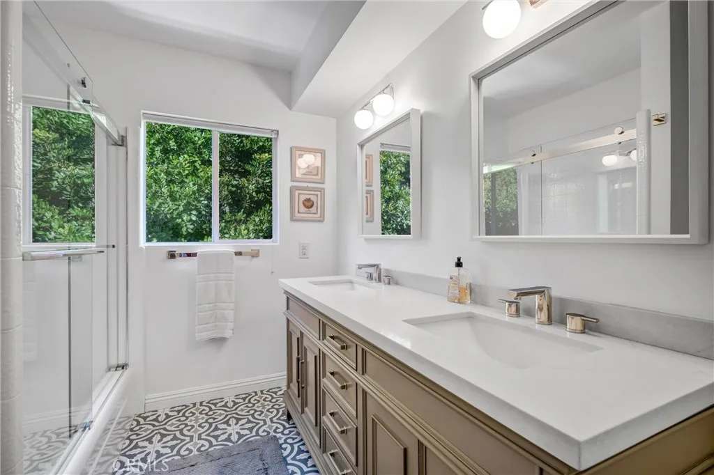 Dana Point, California 92629, United States, 4 Bedrooms Bedrooms, ,5 BathroomsBathrooms,Residential,Active,175999