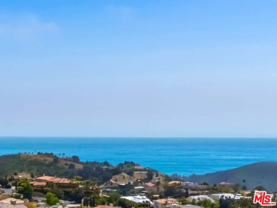 Photo of 1626 Chastain Pkwy, Pacific Palisades, CA 90272 (MLS # 26102888)