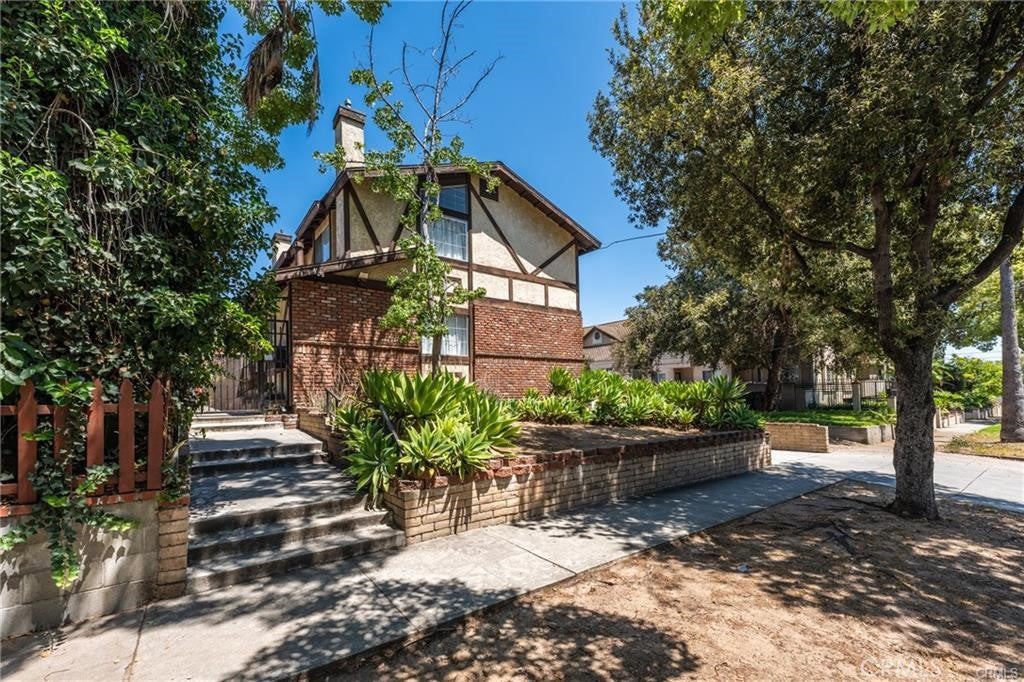 408 N Catalina Ave