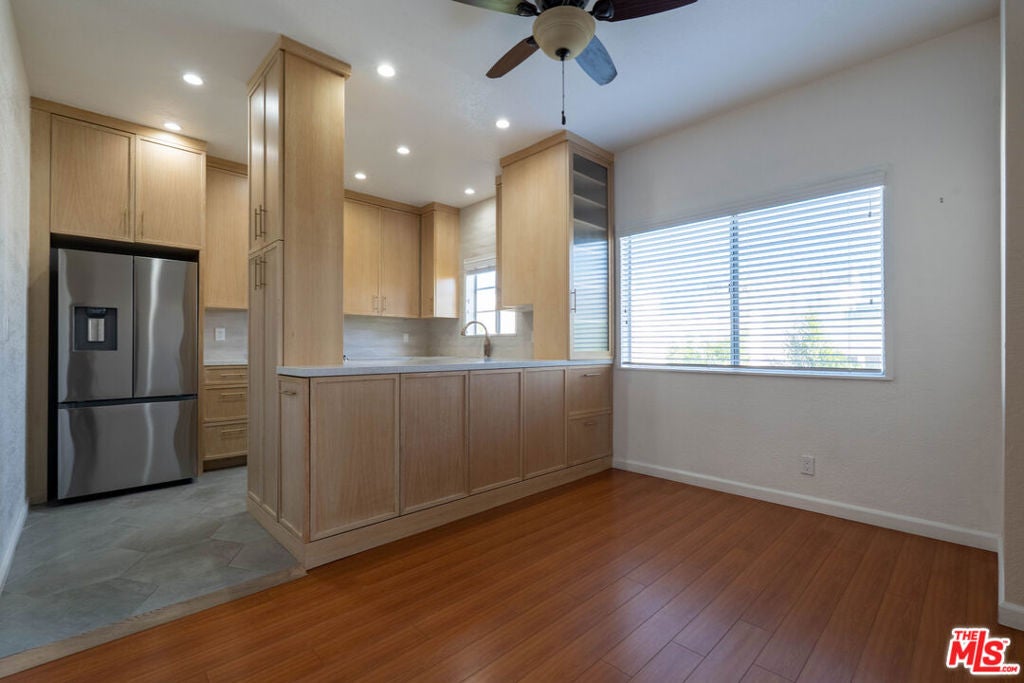 5135 Zelzah Avenue 305