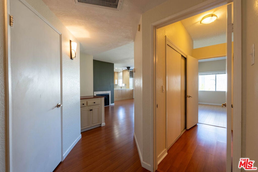 5135 Zelzah Avenue 305, Encino CA 91316