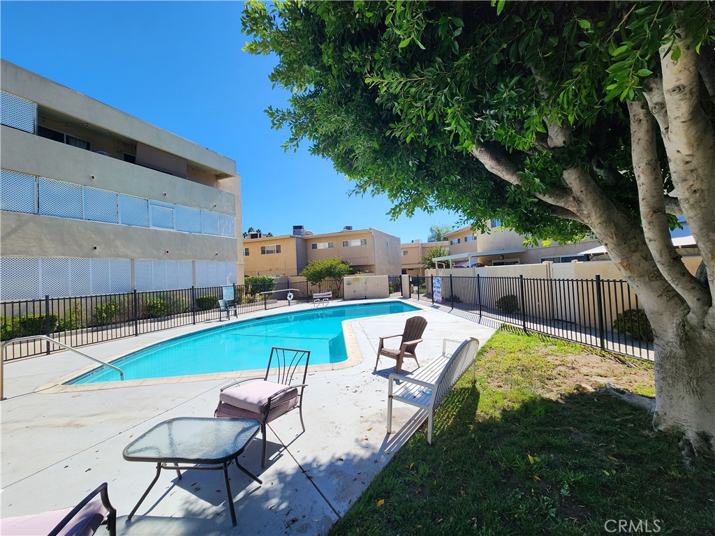 3 bed 2 bath
Water and trash included
1 cat okay
3 pools
Laundry onsite
Central AC