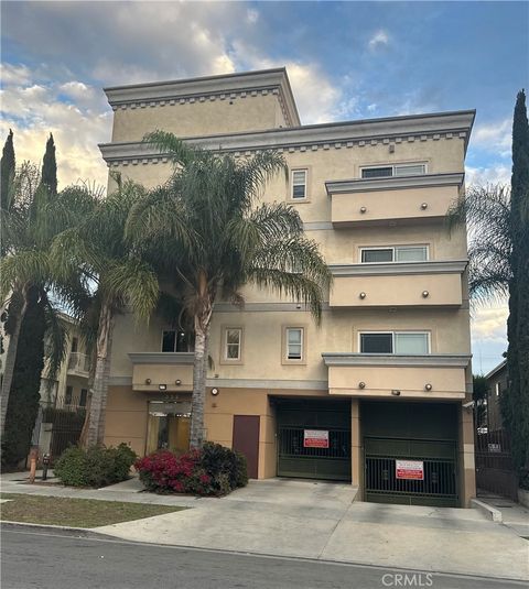 Photo of 332 S Serrano Ave Ave #101, Los Angeles, CA 90020 (MLS # GD25258502)