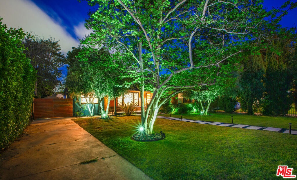 5518 Carpenter Avenue, Valley Village CA 91607