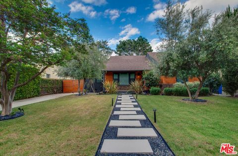 Photo of 5518 Carpenter Avenue, Valley Village, CA 91607 (MLS # 26703427)