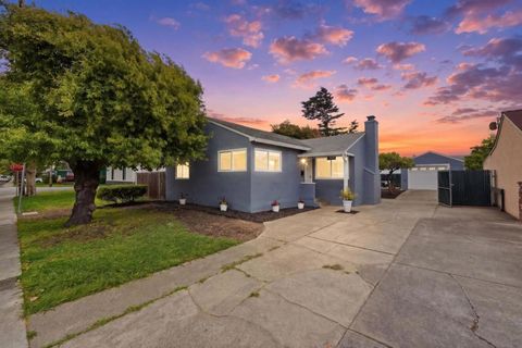 Photo of 15967 Paseo Del Campo, San Lorenzo, CA 94580 (MLS # ML82045213)