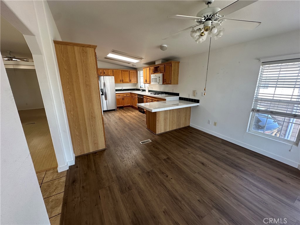 9080 Bloomfield Avenue 157