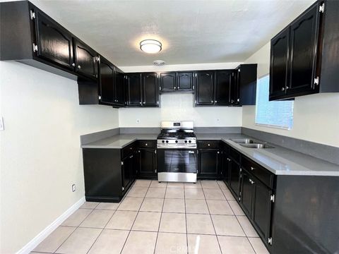 7259 Jackson St Paramount CA 90723