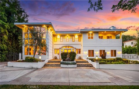 Photo of 931 Hampton Rd, Arcadia, CA 91006 (MLS # OC26090051)