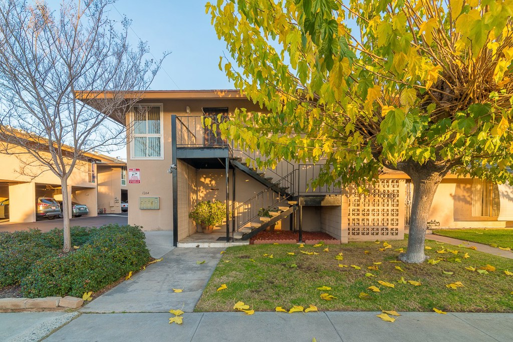 Move in ready! This beautifully upgraded condo has granite countertops, laminate flooring, tile in kitchen & baths, crown molding, stainless steel appliances, double paned windows and sliders, newer heating/air, and is already wired for surround sound. This 1280 sq ft corner unit is situated on the 2nd floor above a covered assigned carport and private laundry room which also can be used for additional storage. An extra large enclosed patio provides even more living space to use. VA approved! Neighborhoods: El Cajon Complex Features: ,,, Equipment: Range/Oven Other Fees: 0 Sewer: Sewer Connected Topography: LL