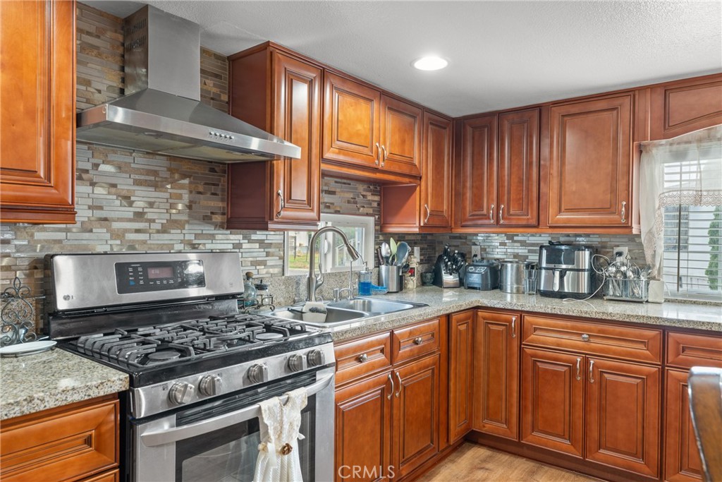 2865 W Rialto Avenue 17