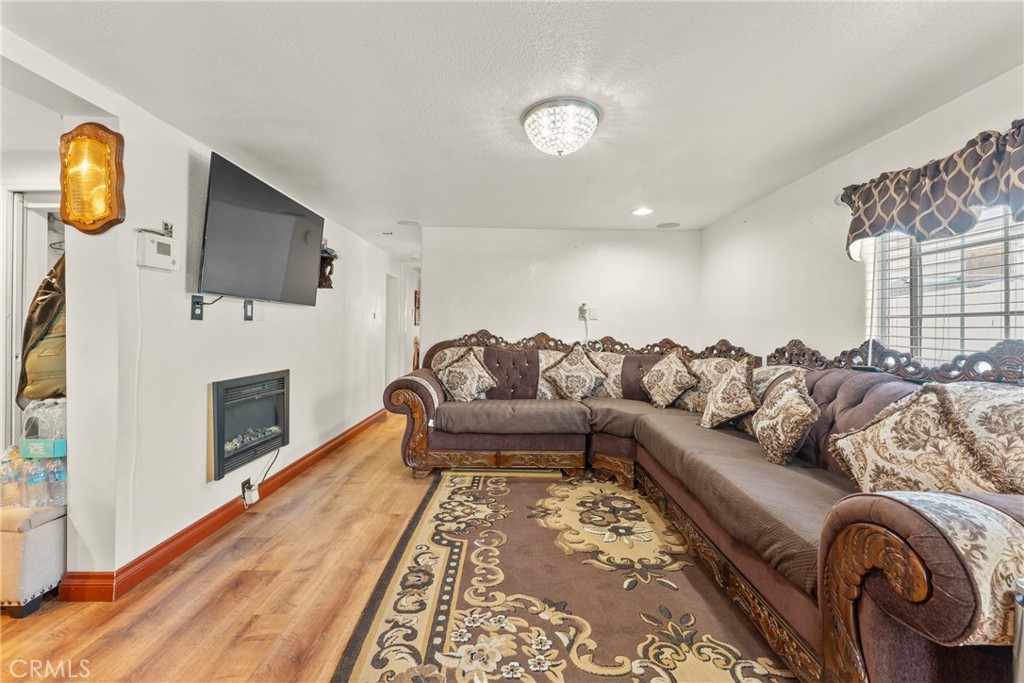 2865 W Rialto Avenue 17