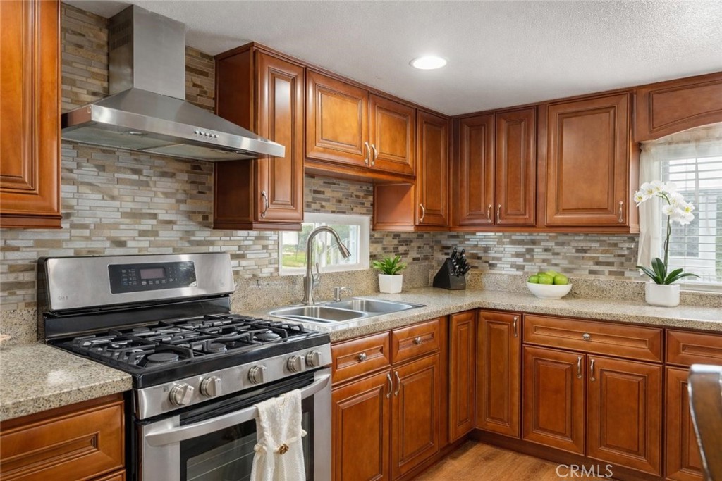 2865 W Rialto Avenue 17