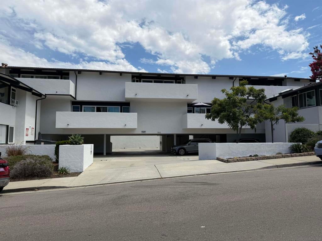 7512 Viejo Castilla 17