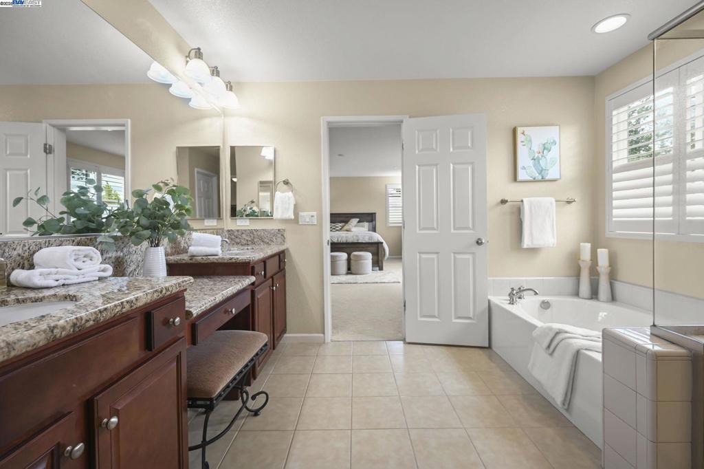 PARADISE VALLEY - Residential