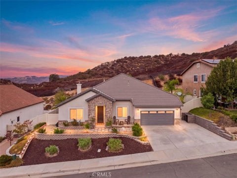 Photo of 36152 Darcy PL, Murrieta, CA 92562 (MLS # IV26198855)