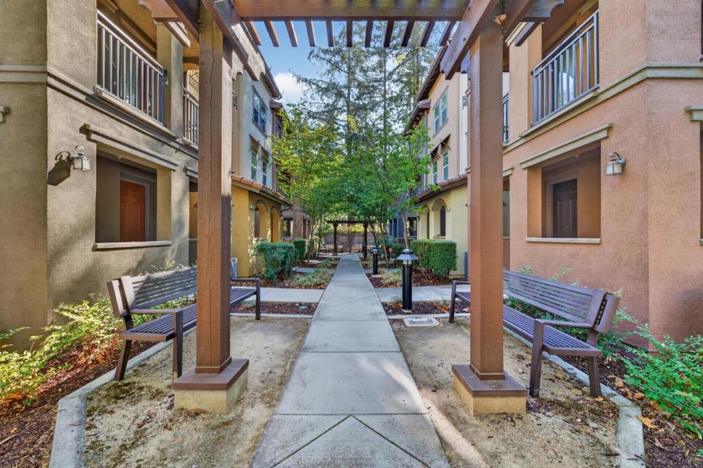 527 Bellezza Place