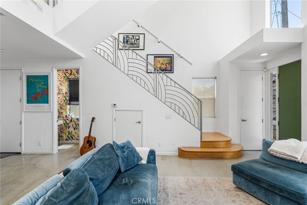 637 E 4th B