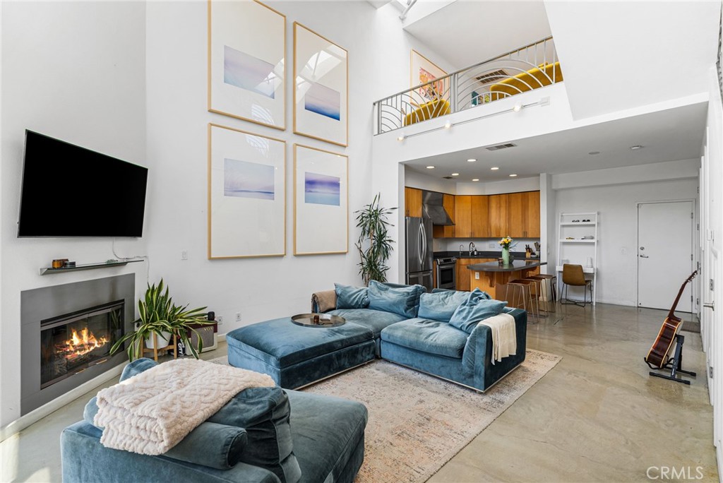 637 E 4th B