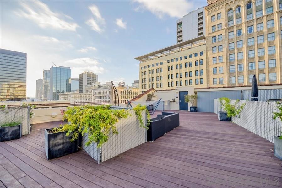 950 6th Ave 211