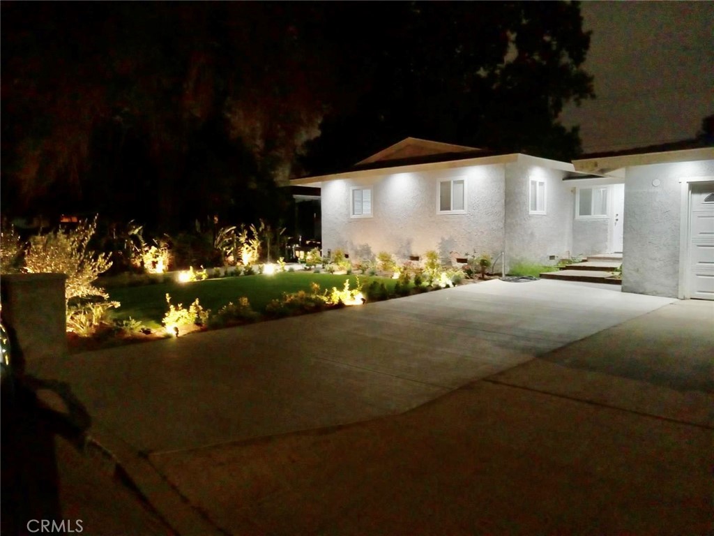 3 Bed room house and 3 bath rooms with guest quarters