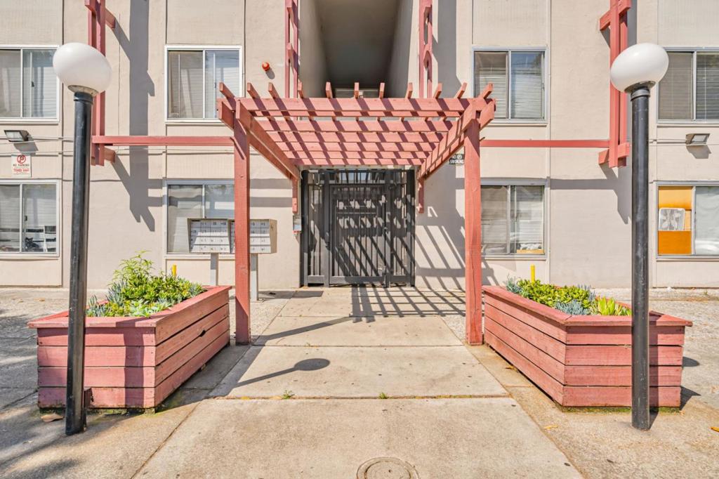 555 S 10th Street