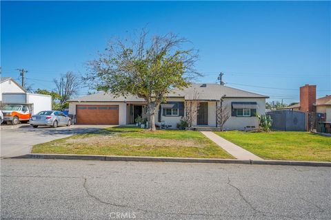 Photo of 9431 Laurel Avenue Ave, Fontana, CA 92335 (MLS # CV26028852)