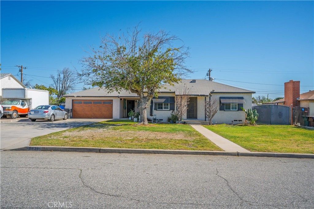Photo of 9431 Laurel Avenue Ave, Fontana, CA 92335 (MLS # CV26028852)