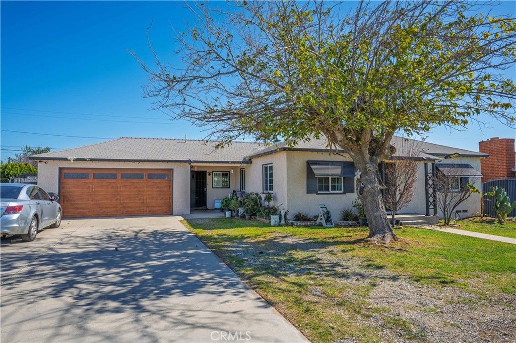 Photo of 9431 Laurel Avenue Ave, Fontana, CA 92335 (MLS # CV26028852)