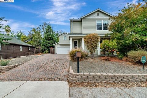 Photo of 1115 Vine Ave, Martinez, CA 94553 (MLS # 41117483)