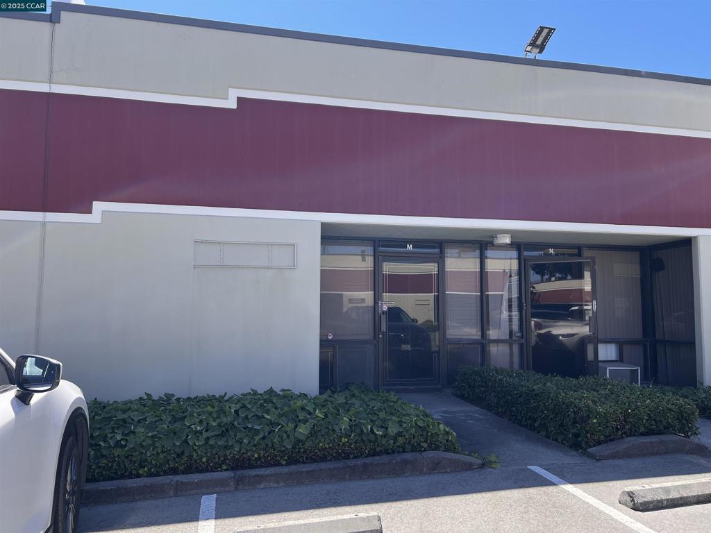 Prime Light Industrial Commercial Space Available in Santa Clara! Discover an exceptional opportunity to own a light industrial commercial space in the heart of Santa Clara, just a stone's throw away from the bustling San Jose Airport. This rare offering provides unparalleled convenience for businesses requiring close access to major transport hubs. With spaces like this seldom hitting the market, it's a unique chance to secure a strategic location for your operations. The property features ample space to accommodate a variety of industrial needs, with flexible layout options to tailor the environment to your business requirements. Whether you're looking to expand your operations, enhance logistics efficiency, or invest in a high-demand area, this property offers the perfect solution. Don't miss out on this rare offering—schedule a viewing today and take the first step towards enhancing your business's potential.