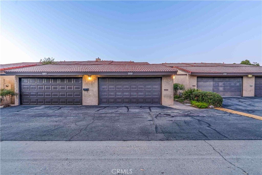 189 S Hollenbeck