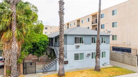 Photo of 13647 Leadwell Street, Van Nuys, CA 91405 (MLS # SR26052752)