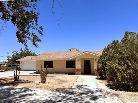 Photo of 6963 Lennox AVE, Yucca Valley, CA 92284 (MLS # JT26147767)