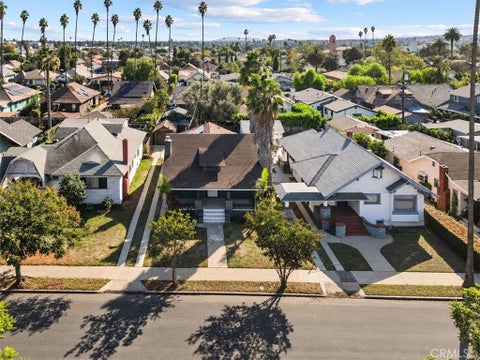 Photo of 2134 W 29th, Los Angeles, CA 90018 (MLS # DW26233275)