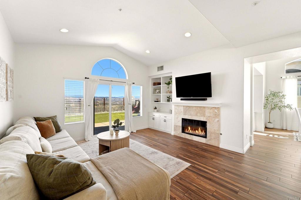 2467 Rock View