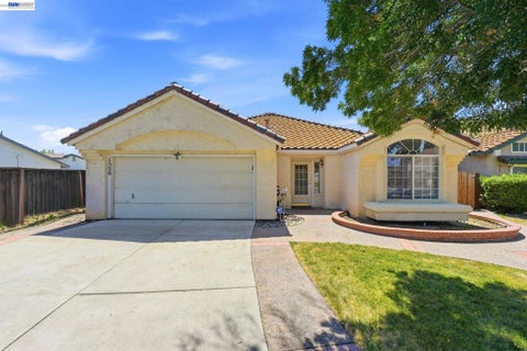 Photo of 1520 Deer Run Ln LN, Tracy, CA 95376 (MLS # 41152275)