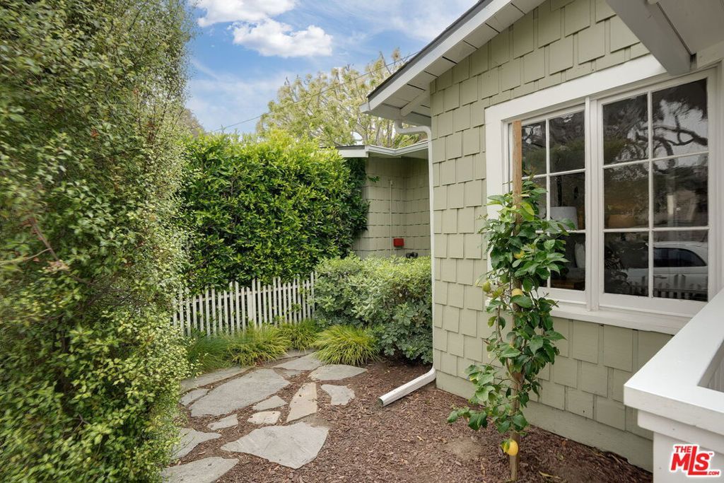 Photo of 2644 5th Street, Santa Monica, CA 90405 (MLS # 25600887)