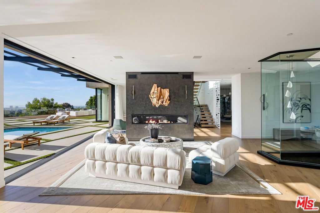 Photo of 816 Glenmere Way, Los Angeles, CA 90049 (MLS # 25544437)