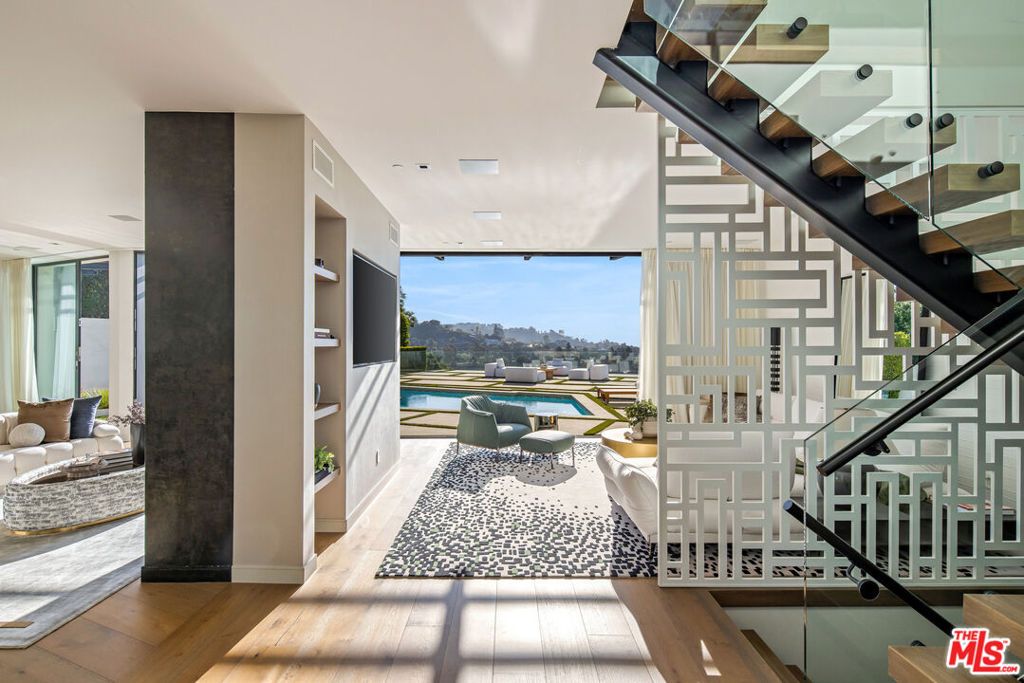 Photo of 816 Glenmere Way, Los Angeles, CA 90049 (MLS # 25544437)