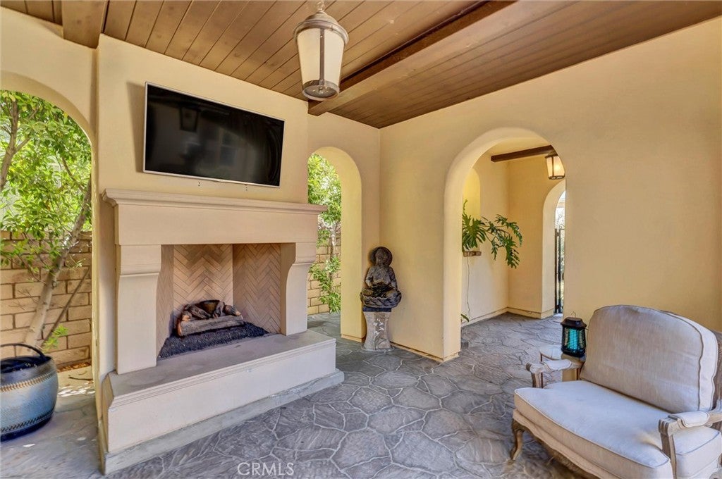 510 E. Viewcrest